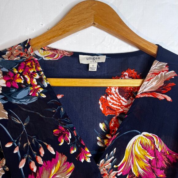 UmGee Tropical Bold Floral Print Blouse Waist Knot Boho Beachy Size Small Blue - Picture 3 of 8